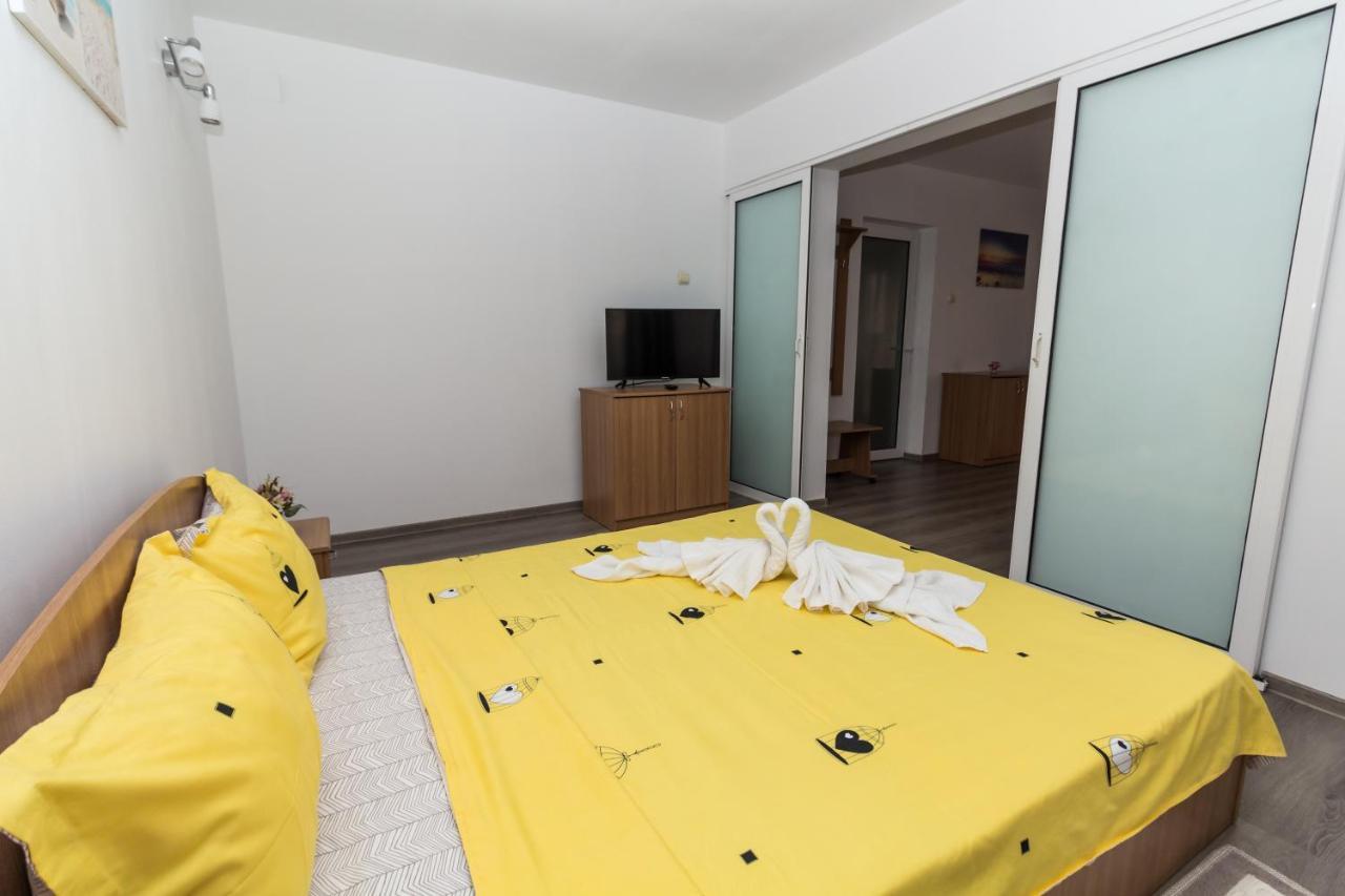 Hotel Zambilelor 3 Două Mai Exterior foto