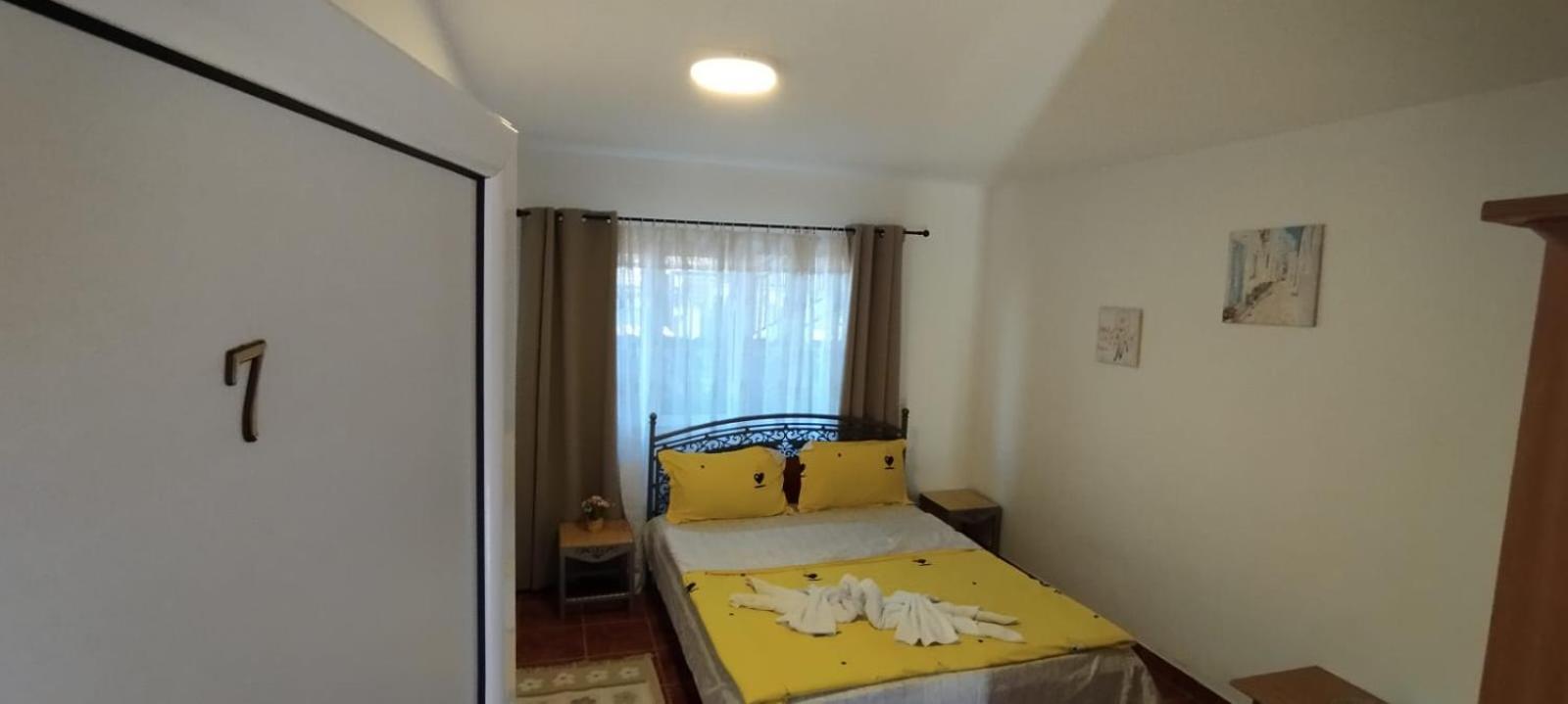Hotel Zambilelor 3 Două Mai Exterior foto